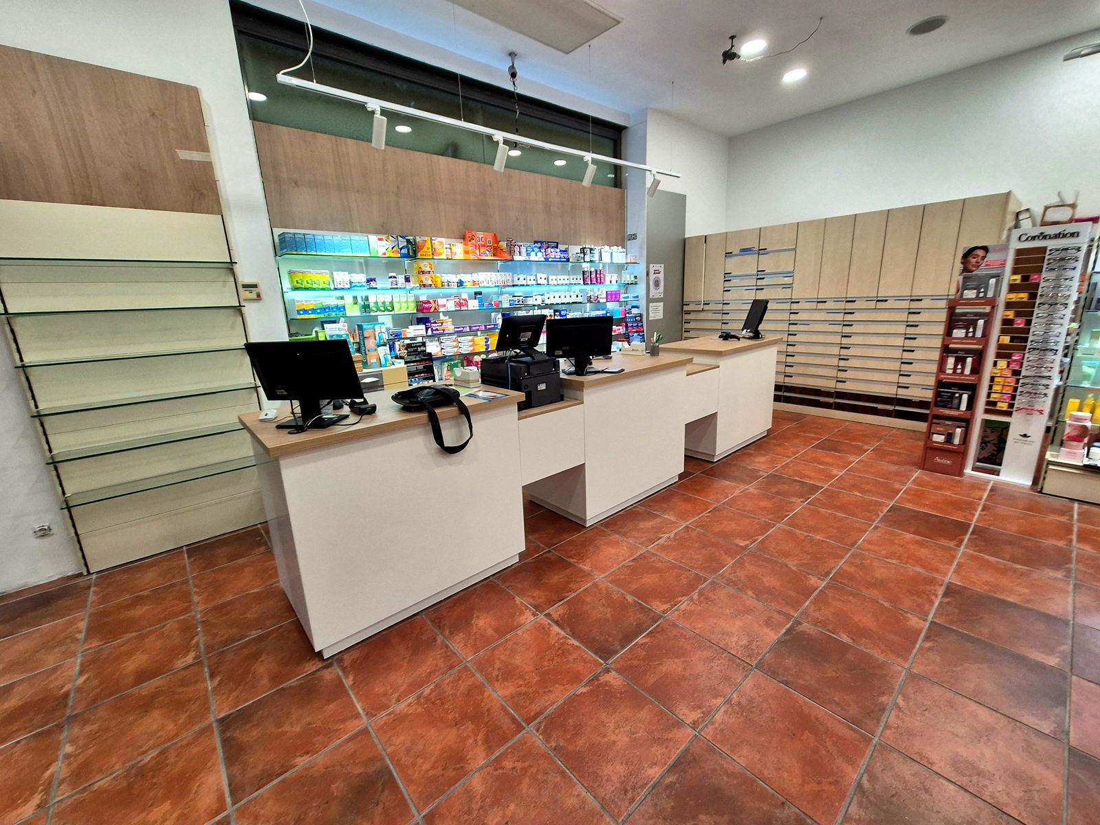 Farmacias, comercios y oficinas