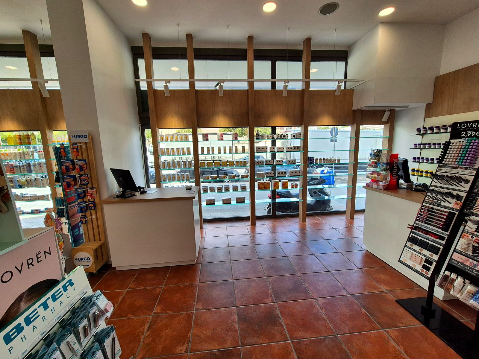 Mobiliario de farmacia fabricado por Melle Studio